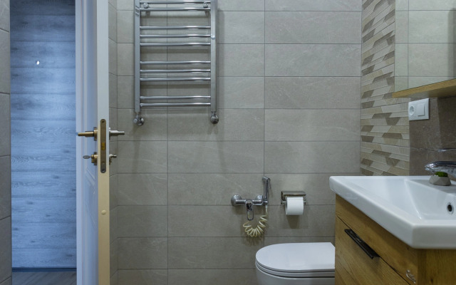 KeyGo #0026, 1 Bedroom, Next To English Park Apartments