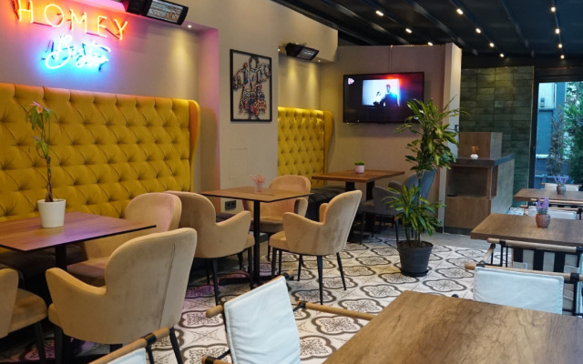 Homey Airport Hotel