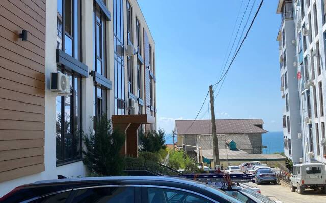 Studiya na Belykh Akatsiy 48A  I'm at sea Flat