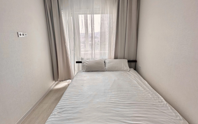 Na Bryanskoy 18 Flat