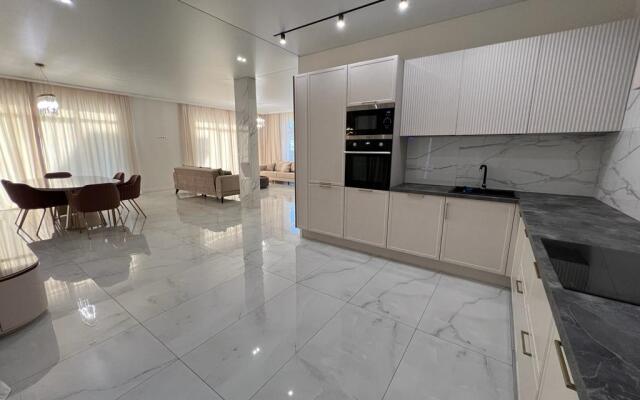 Dizaynerskaya S Vidom Na More Villa