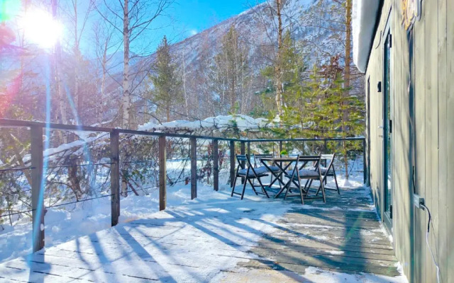 Коттедж Премиум с Терассой и Красивым Видом в Терсколе от Квартирукинг