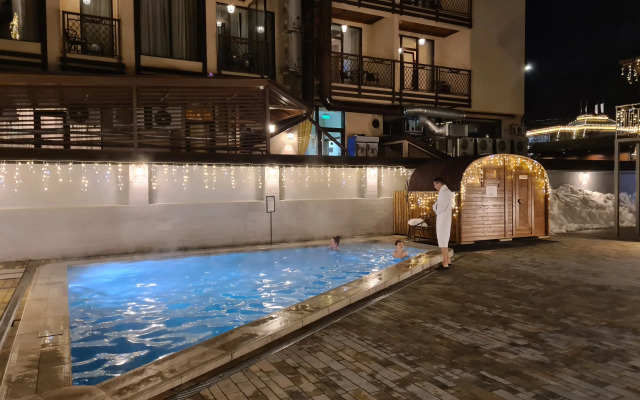 Nomer V Otele S Basseynom Apartments