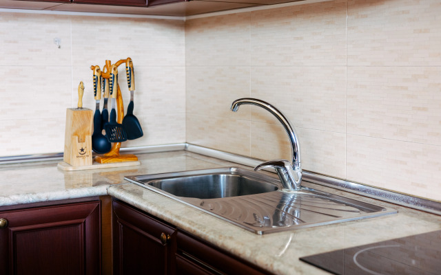 2-K v Novostroyke, Ulitsa Arama, Di480 Flat