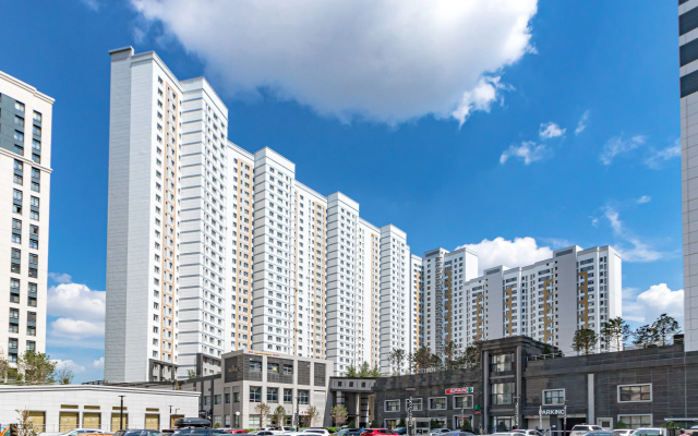 Apartamenty Sovremennaa Svetlaa v Odnom iz Prestiznyh Zilyh Kompleksov Goroda