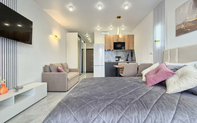 Svetlaya studiya s balkonom na 9 etazhe Flat