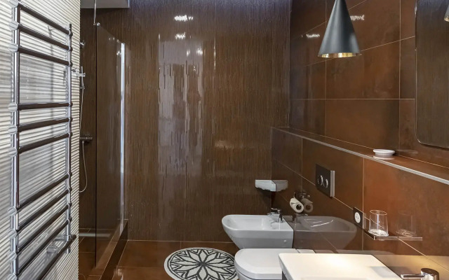 Roskoshnaya dvukhurovnevaya kvartira s sobstvennoy terrasoy Flat