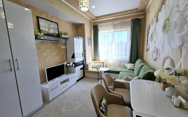 Uyutnaya V Komplekse S Basseynom Flat