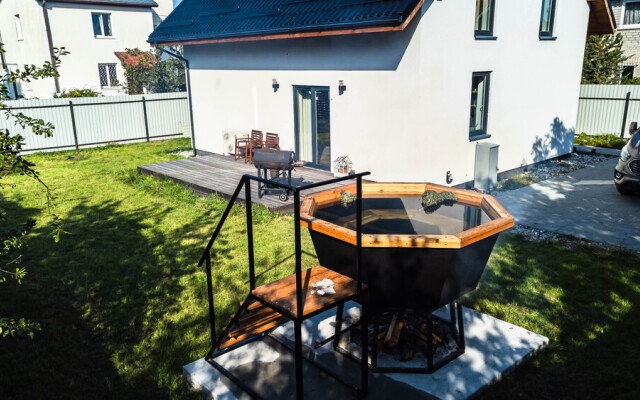 Abrikosovaya 688 Private house