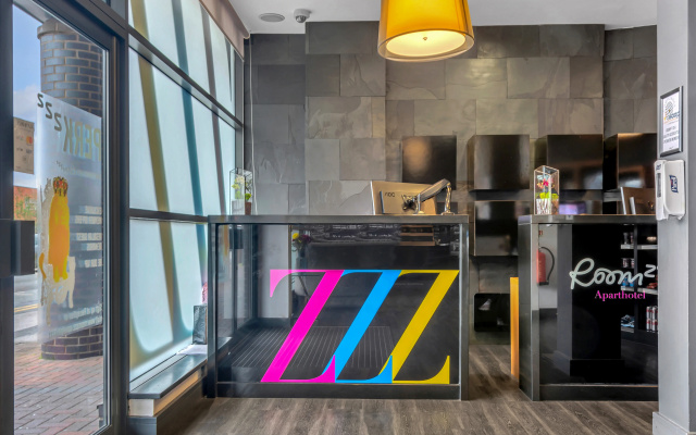 Апарт-отель Roomzzz Leeds City West