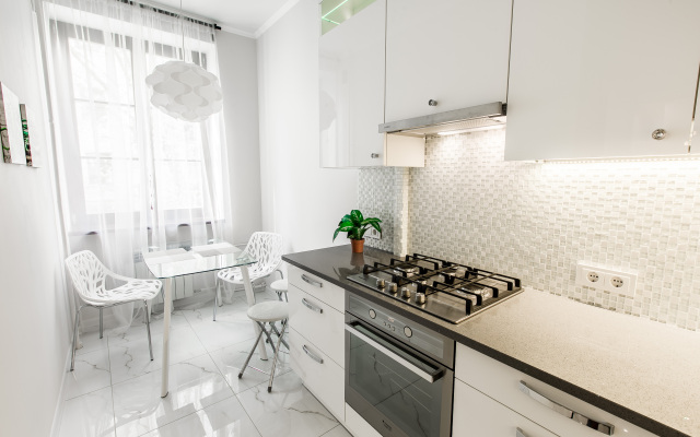S Dvumya Spalnyami I Gostinoy Na Prospekte Nezavisimosti Apartments