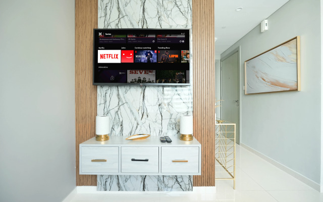 Keyrock Living Lakeview Luxury in Zada Tower Apartments