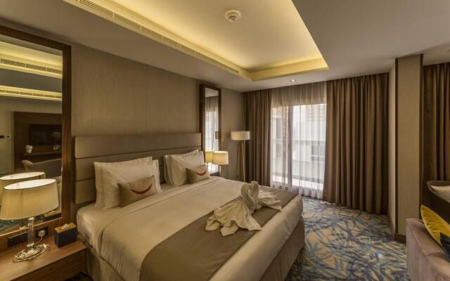 Отель Mena Plaza Hotel Albarsha