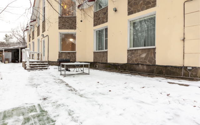 Ulitsa Belyakova 1a Private House