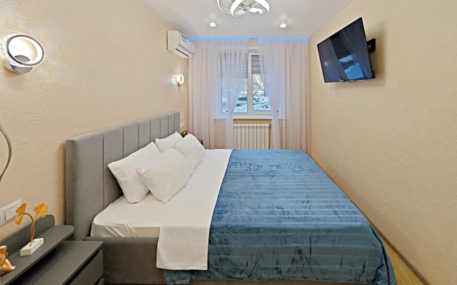 Dizaynerskie Tryokhkomnatnye Apartments