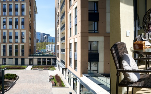 u Pulkovskogo parka s panoramnymi oknami Flat