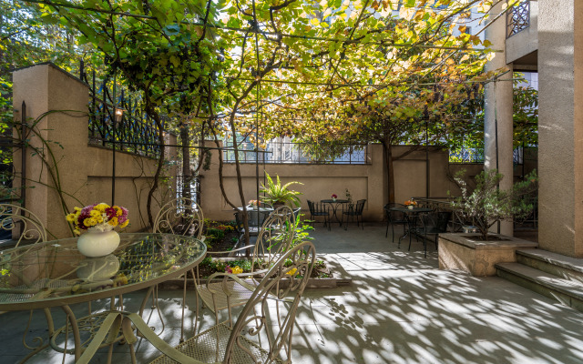 Iliani Hotel
