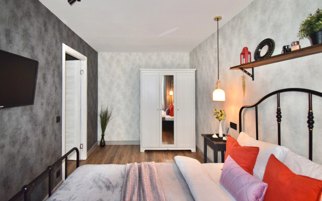 Dizaynerskaya Dvukhkomnatnaya Kvartira v Kronshtadte Apartments