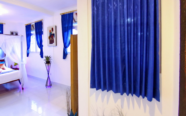 White 3BR in Seminyak Villa