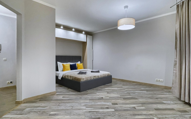 Квартира Уютная и Стильная Студия с Кондиционером в Доме Бизнес-Класса