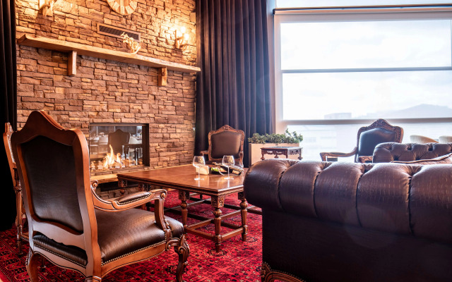 Royal Stay Palace Hotel