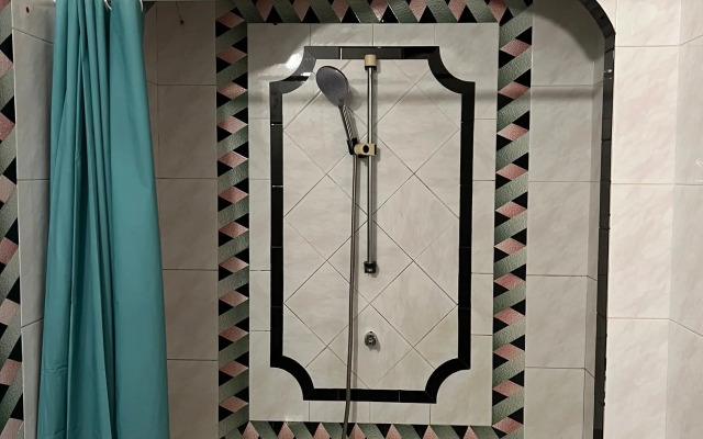 Okolo Devichyey Bashni, Stary Gorod/Baku Apartments