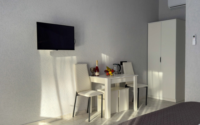 Bonjour Living Quarters