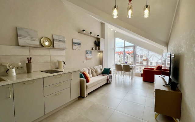 Yarkaya S Kusochkom Morya Flat