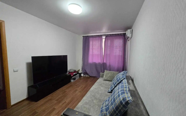 Na Zelyonom Bulvare  Flat