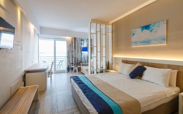 Carine Hotel Delfin