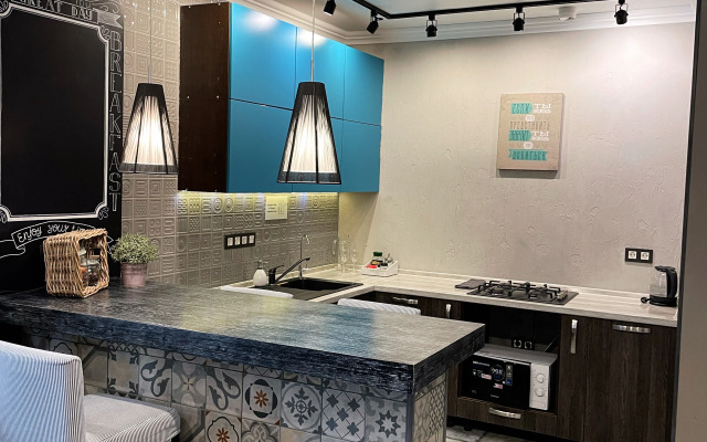 Semeynyye Loft Apartments s proyektorom Apartments