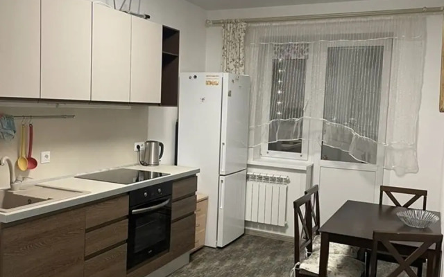 1-Komnatnaya Ryadom S Platonovckim Parkom Flat