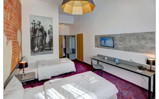 Arche Koszary Hotel
