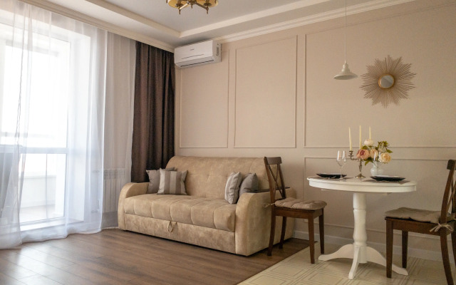 Apartamenty ZhK Romanov s balkonom i krasivym vidom