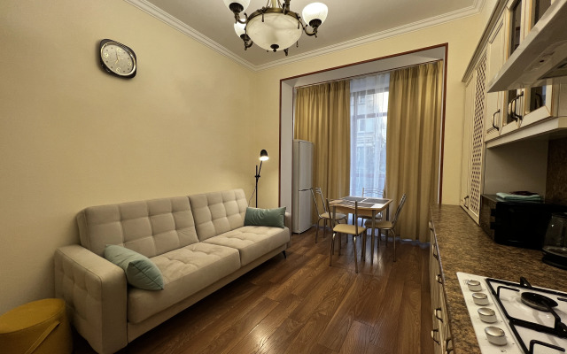 Vozle Parka Na Allei Stroiteley by Sutki26 Apartments