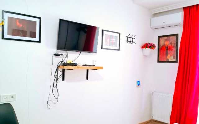 Апарт-отель Nebula's Red&White Apartment