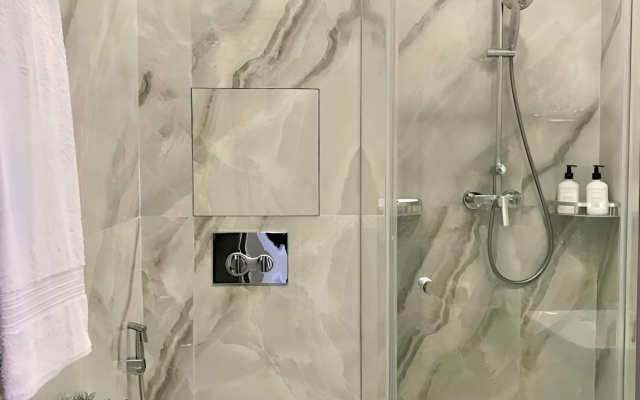 Апартаменты АК Миррор на Учительской