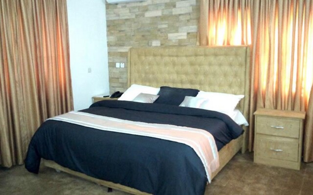 Adanma Hotels&Suites House 11 Hotel