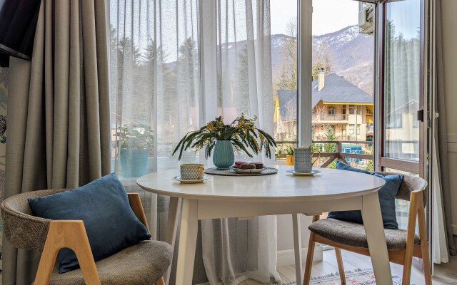 Квартира двухуровневая с видовым балконом в центре Красной Поляны