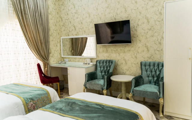 Ayniy Hotel