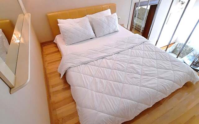 Апартаменты 4 метра над Уровнем Неба Alex