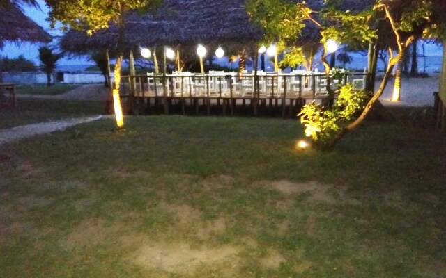 Yala Waves Beach  Resort Hotel