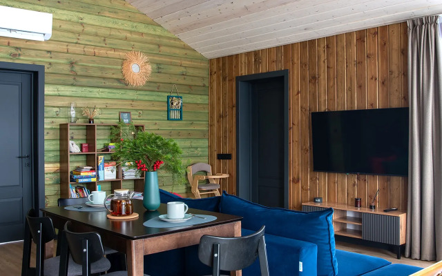 Zeleny Lug Private house
