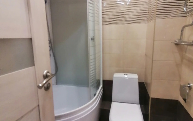 Pyadom C Torgovym Tsentrom I Alleej Flat