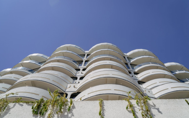 Dizaynerskie s basseynom i morem V 4-Kh Zvezdochnom Otele Vmestimostyyu Ot 3 Do 4 Gostey Ot Sobstvennika Apartments