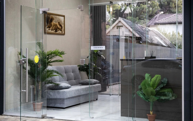 Отель Менуа