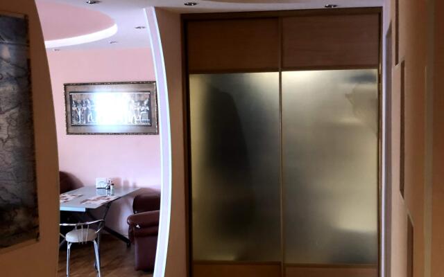 Апартаменты Spacious central 3-room apartment