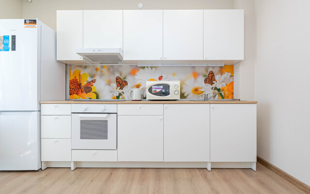 Svetlaya Shikarnaya Tryokhkomnatnaya Kvartira U Stolitsy Apartments