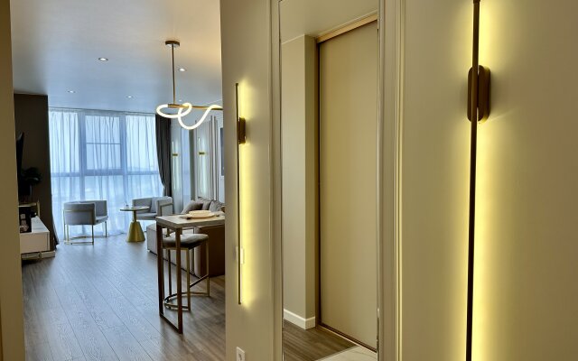 Dizaynerskaya Ryadom S Morem I Krasivym Vidom Flat