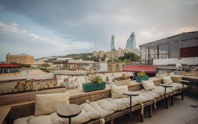 Rest Studios Aparthotel
